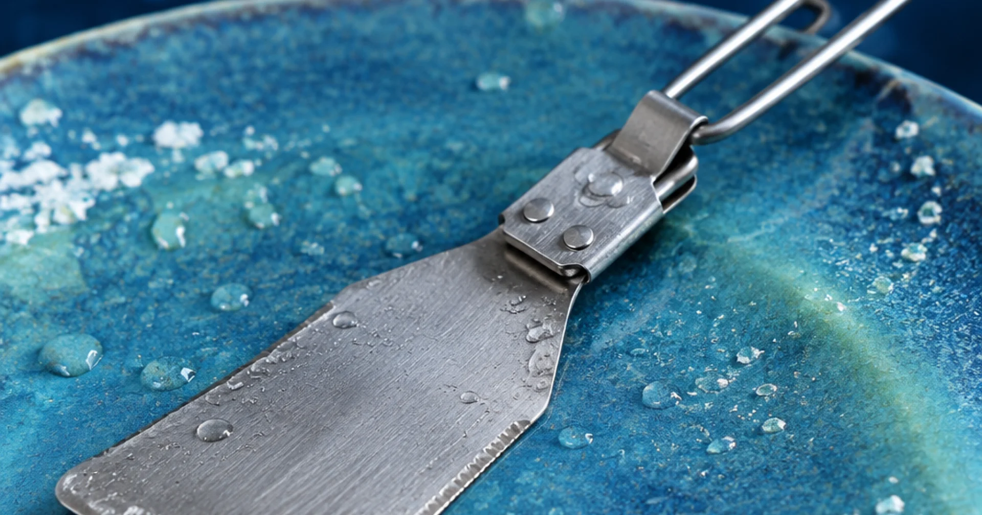 Le kit de survie du cuisinier outdoor : les ustensiles qu'on finit toujours par acheter