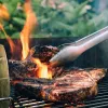 Élégance et résistance d’un plan de travail en granit noir pour cuisine extérieure