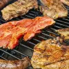 Éclairer sa cuisine extérieure avec une lampe en bois flotté élégante et naturelle
