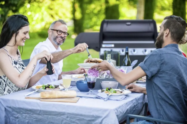 4 Series LS Plus Barbecue à gaz avec 2 grilles, 4 brûleurs en acier inoxydable et 1 côté